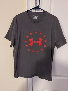 Under Armour - Patriotic Gray T-Shirt with Red Logo - Heat Gear - Men’s Large